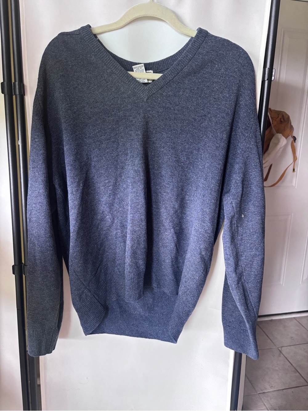 L.L. Bean 100% Lambswool Men's V-Neck Sweater in Heathered Navy